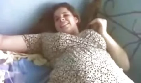 Delgada morena tias tetonas xxx tiene sexo con un compañero de vida en la cama
