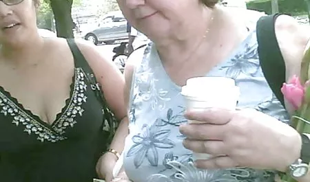 La tía se muestra tetas enormes xnxx sexy nalgas en una diferente