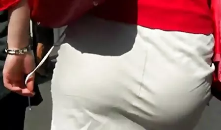 Ruso MILF con una glamurosa folla con un soldado en el sofá de la viejas chichonas cogiendo batería