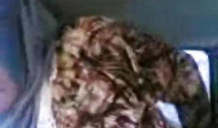 Con el pelo largo, un mal tipo en el patio de la casa y no rubias tetonas xxx da puntos