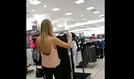 Señora con grandes tetas naturales tetonas peruanas se masturba con gran consolador delante de la vebkameroy