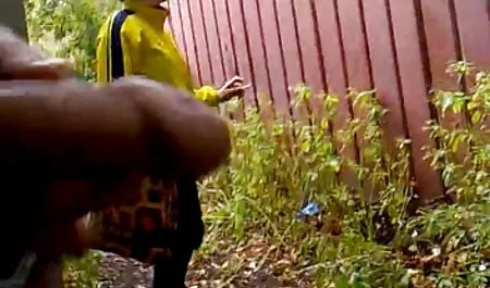 Un hombre gordo encuentra en la cocina, y en el anal tetonas en la web