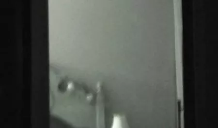Slim niña de acuerdo, cuando y donde quieras con la tetonas xxx gratis masajista en el sofá.
