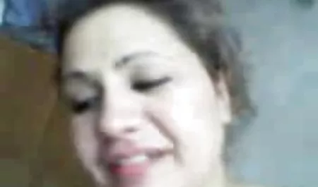 El tipo de pintura en la misma cama con lindas tetas grandes anal damas