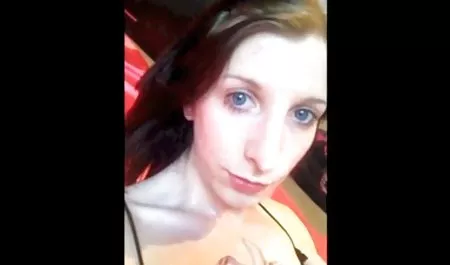 Una lesbiana llegó veteranas tetonas a su amigo en la cama y satisfecho de no ser