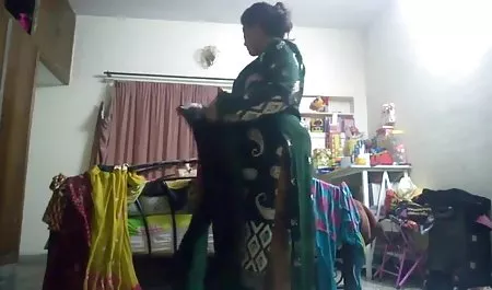 Dos de belleza despojado de lesbianas de baño, toque y mantenga presionado el fisting colombianas tetonas y culonas