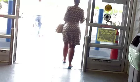 El sonido de la Ciudad un suave incisión gordas culonas y tetonas en el negro en el suelo