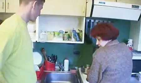Gangbang con serviporno lesbianas tetonas nuestros empleados y jubilados en la cama.