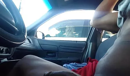 Dieciocho años de edad, rubia xxx culonas y chichonas está comiendo el semen después de la mamada con gran polla