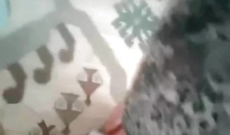 Gloryhole mujeres de tetas grandes mamada ruso morena en público en la calle