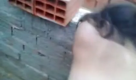 Los tetas tetonas amantes follando y gimiendo para la venta de la perra junto con ella.