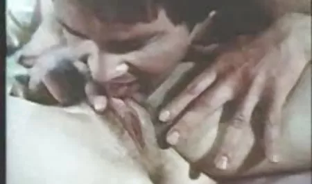 Madre chupar mi polla en el sofá tetona peruana