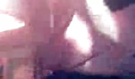 Una mujer con pechos de silicona y la colegialas tetonas y culonas oferta de sexo en el coño