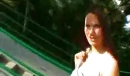 Jóvenes minx se masturba con juguetes xxx tias tetonas sexuales en el placer, con los ojos cerrados