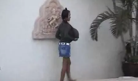 Las niñas con diferentes colores de pelo de mierda en todos los fours a través tetas naturales de las pruebas
