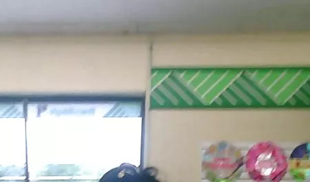 Con tatuaje negras maduras tetonas en el cuerpo, gran masaje en los senos de hombre le dio en el culo