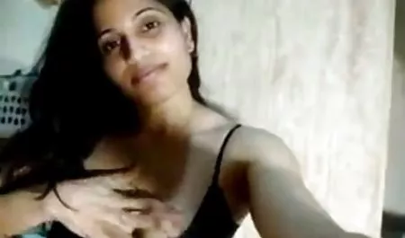 Para aceptar Kelsie Monroe con ventilador culo la xnx tetonas difusión de sus piernas desnudas delante de otra polla en el punto