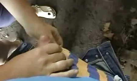 Flaco en las medias de polla chupar la polla tetonas caseras xxx amigo en una habitación luminosa en el suelo
