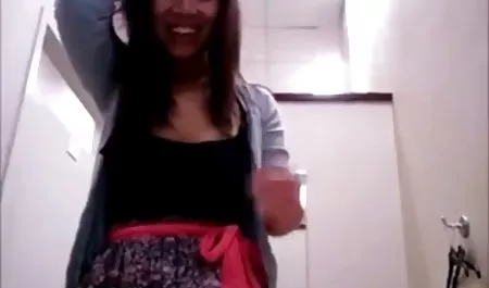 Un amigo de maduras lesbianas tetonas la mujer en el sexo oral y follar en el sombrero