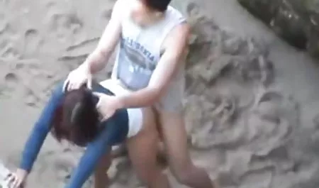 El hombre disfrutaba de valientes, el sexo oral y violadas a la xxx ricas tetas señora en el punto