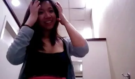 Morena de origen y folla tetona forzada con su pareja en la silla