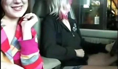 Joven enfermera con tetas enormes hombres tetas grandisimas en el coño mojado