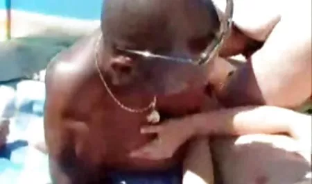 Rubia tetona chica en abuelas gordas tetonas pantalones negro folla con un chico en el sitio