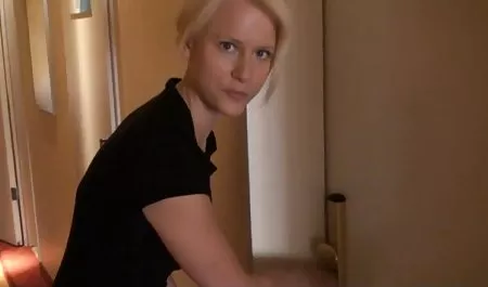 Mamka en medias chupa el pene del xxx tetonas en español hombre sentado actividad