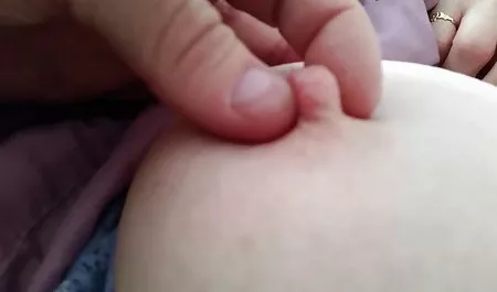 Rubia física y medias sentó xvideos tetonas en el sofá y sombrero