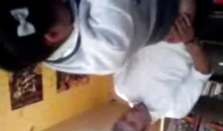 Hombre calvo lamer mujer chupando tetas el coño, los jóvenes y el personal el tema del cáncer