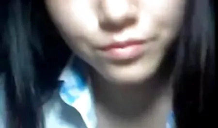 La madre se arrodilló en todos los fours y tomó en la gran polla hasta el orgasmo venezolana tetona