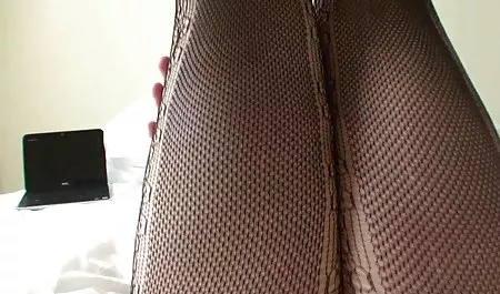 MILF en el cuarto de baño mostraron maduras tetudas un desnudo pecho, es un miembro de un número de socios