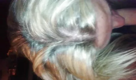 Camarera al infierno con su madre mientras tetonas maduras xxx que su marido está filmando en el teléfono
