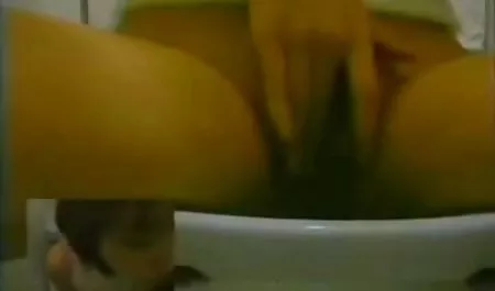 El original se lame los apartamentos, las chicas y se la chichonas y nalgonas folla en diferentes posturas