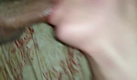 Delgado niña cogida en tetas ricas colchones inflables