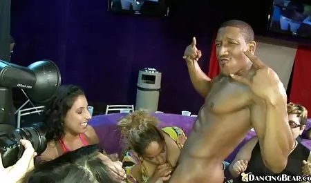 El mujeres tocandose las tetas hombre de carne niños Abigail Mac Nicole Aniston en el gimnasio
