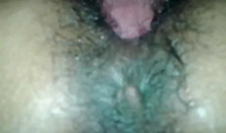 Japonés MILF Naomi Sugawara con coño peludo estimula los agujeros de las verduras en la rosa de lesbianas negras tetonas cocina