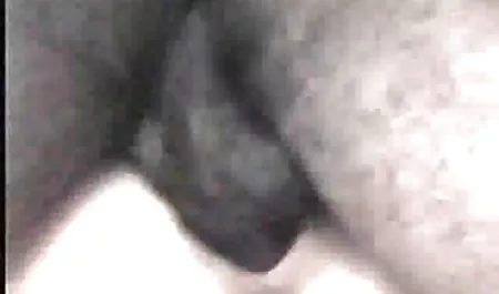 Madura con culo grande y deslizó las mujeres desnudas con tetas grandes bragas a montar la polla de los amantes de la