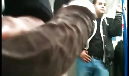 La esposa le hizo a tetona operada su marido una sorpresa, y llame a lado de la segunda