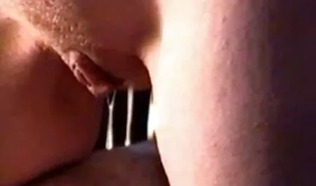 Morena en el baño vierta la leche tetazas xxx sexo con su amigo