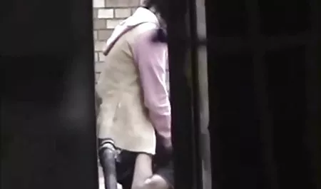 La belleza de poses en ropa interior, nalgonas chichonas pero la puerta se masturba la polla