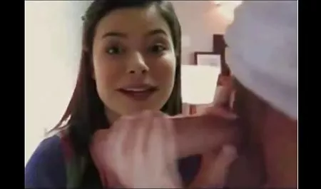 Una esbelta mujer negra con grandes tetas naturales sexo con un hombre blanco. chicas rubias tetonas