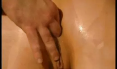 Tatuaje con piernas tetas grandes perfectas largas y grandes puesta en punto