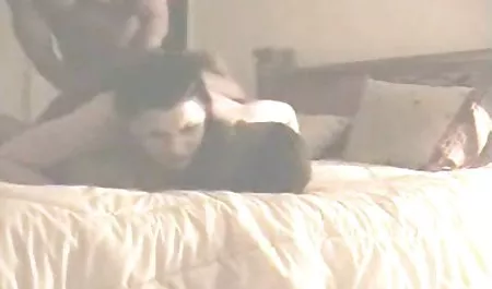 Chico digitación coño mujeres hermosas tetonas novia en corsé y juguetes sexuales manos