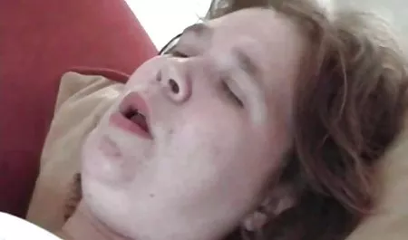 El joven está listo tanto como es necesario que un xxx de tetas hombre cum