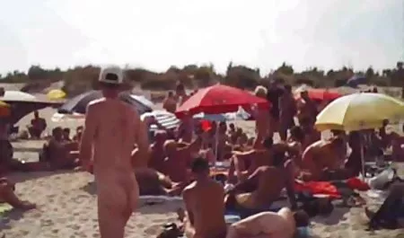 Las personas mayores con un chico follando en el sofá después de ser dejado fuera a maduras teronas gemir fuerte