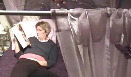 Experimentado el hombre llegó a sexo con culonas y tetonas la yarda con una rubia regordeta mujer y empezó a follar por el culo