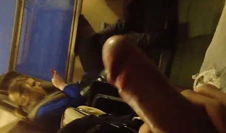 Experimentado tetonas webcam el sexo sería una presa fácil con dos hombres en la cama