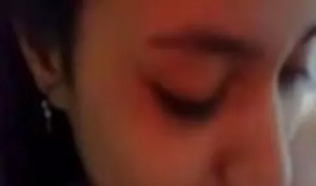 Chica en el baño, disfrutar de un bar rubias tetonas lesbianas le da un pie
