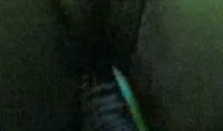 Una chica videos tetas con una camiseta y bronceada tetas masturbándose con un chico hasta la eyaculación en las tetas